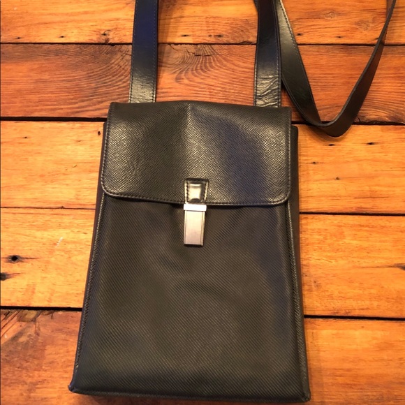 Men’s Louis Vuitton cross body - Picture 2 of 4